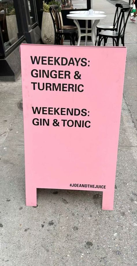 pink outside restaurant stand sign to attract customers says: weekdays are for ginger and tumeric & weekends are for gin and tonic #joeandthejuice shop in california A Frame Ideas, Sandwich Sign, Cold Recipes, Orange Store, Sandwich Boards, Joe And The Juice, Merchandising Retail, Open Sign, Sandwich Board