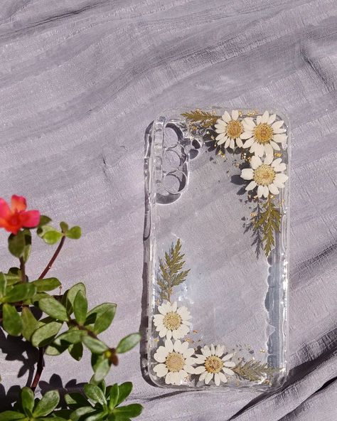 Resin phone case.🤍 Customise as per your requirements. Dm to order! Follow: @artisticmehroz Model: samsung a15 5g @samsungindia (Flora, floralcover, resin phone cover, phonecover,) #artisticmehroz #phonecase #phoneaccessories #samsung #resinphonecase #ResinArt #smallbusiness #a15 #trending #fyp Resin Art Phone Cover, Resin Phone Cover, Phone Case Painting, Cover Drawing, Resin Phone Case, Case Resin, Phone Case Diy Paint, Diy Phone Case Design, Diy Paint