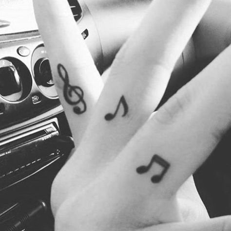 car-fingers-music-notes-tattoos-for-women-with-meaning Herz Tattoo Klein, Henne Tattoo, Tiny Finger Tattoos, Music Notes Tattoo, Unique Small Tattoo, Small Finger Tattoos, Music Note Tattoo, Herz Tattoo, Music Tattoo Designs