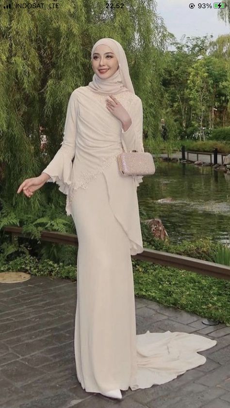 Dress Promnight, Malaysian Dress, Dress Malaysia, Baju Kurung Moden Style, Braidsmaid Dresses, Kebaya Modern Dress, Elegant Fashion Outfits, Modest Formal Dresses, Bride Dress Simple