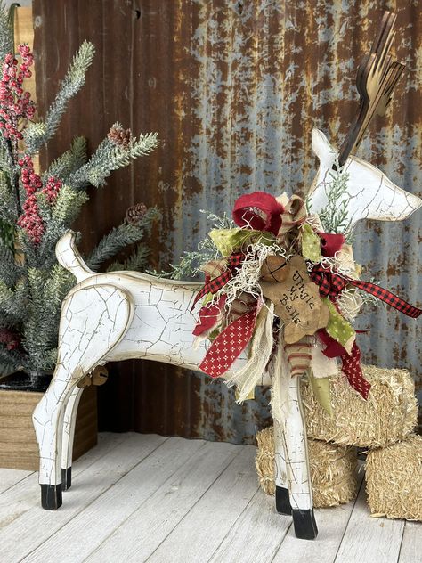 Pickitz Crafts - I had so much fun with this tutorial!!!... Pickitz Crafts, Reindeer Christmas Decorations, Wood Reindeer, Craft Cart, Animal Cutouts, Wooden Reindeer, Wood Tags, Christian Decor, Reindeer Christmas