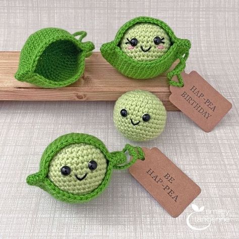 Crochet Gifts Grandma, Birthday Crochet Gift Ideas, Crochet Peas In A Pod, Crochet Birthday Gifts, Birthday Gift Ideas Handmade, Pea Crochet, Positive Crochet, Projek Mengait, Pea In A Pod