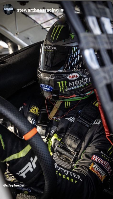 Nascar Aesthetic, Nascar Wallpaper, Racecar Driver, Nascar Racers, Shabby Chic Bags, Kurt Busch, Inside Car, Sports Car Wallpaper, Car Racer