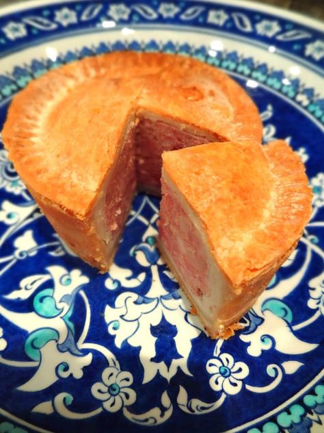 Scrumpdillyicious: Melton Mowbray Pork Pie: The Gold Standard Quiche Tarts, Melton Mowbray Pork Pie, Pork Pie Recipe, Hot Water Crust Pastry, British Food Traditional, Pork Pies, British Foods, Meat Pie Recipe, British Cooking