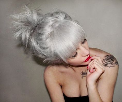 7 Amazing Hairstyles for Silver Grey Hair - Pretty Designs Best Hair Dye, White Inspiration, Scene Girl, White Blonde Hair, Hair Silver, Silver Grey Hair, Lavender Hair, Trendy Hair, Pastel Hair