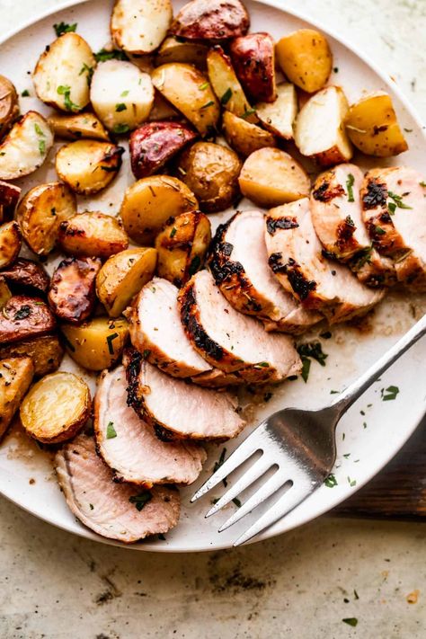 WEEKLY MENU PLAN (#348) - Diethood Pork Tenderloin With Potatoes, Roast Pork Tenderloin, Oven Roasted Salmon, Ground Beef And Cabbage, Zesty Salad, Seared Chicken Breast, Roasted Pork Tenderloins, Pork Loin Recipes, Easy Chicken Breast