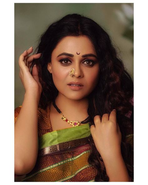 fillamwala on Instagram: “❤️😻❤️😻” Mumbai Photoshoot, Prarthana Behere, Photoshoot Saree, Diwali Vibes, Marathi Actress, Actress Hairstyles, Wedding Photoshoot Poses, Saree Poses, Indian Saree Blouses Designs