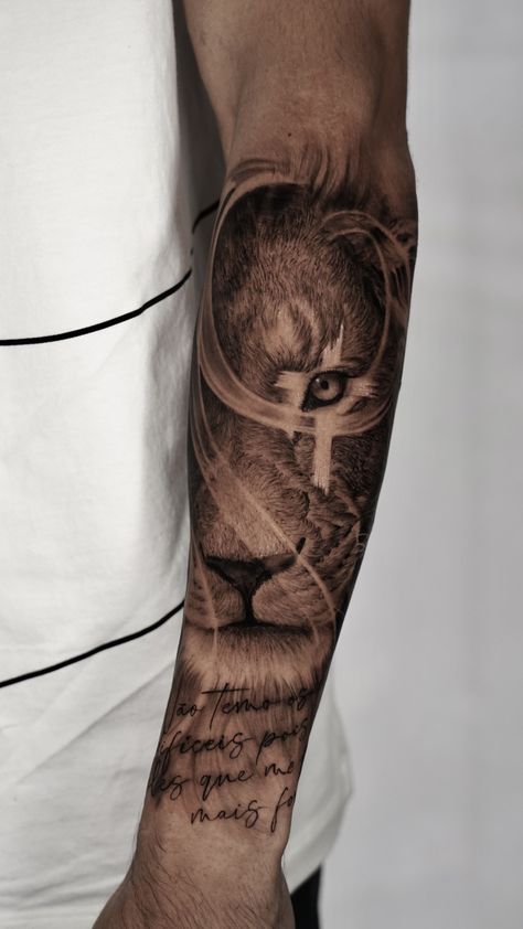 Lion And Cross Forearm Tattoos, Lion Compass Tattoo, Pops Tattoo, Lion Tattoos, Scott Campbell, Tattoo Script, Unique Tattoo, Lion Tattoo, Brooklyn New York