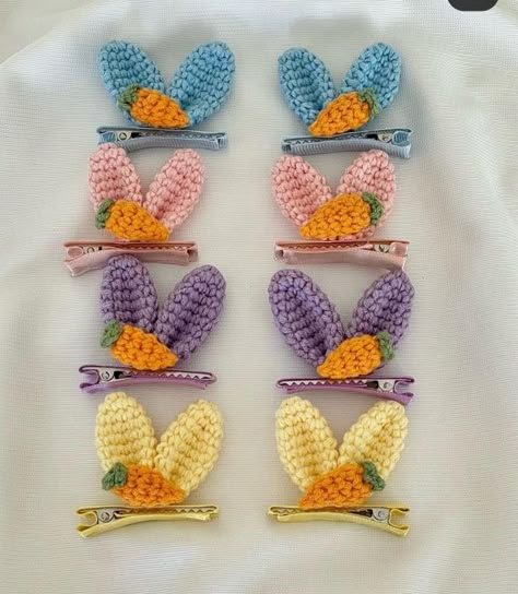 Crochet Craft Fair, Embroidery Jeans Diy, Crochet Pony, Crochet Phone Cover, Crochet Princess, Crochet Hair Clips, Crochet Tutorial Pattern, Crochet Easter, Crochet Bows