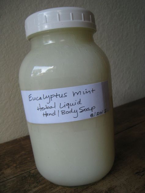 Homemade Hair, Diy Kosmetik, Eucalyptus Mint, Liquid Hand Soap, Homemade Bath Products, Cleaners Homemade, Diy Body, Soap Recipes, Beauty Recipe