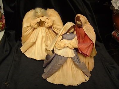 Cornhusk Dolls, Corn Husk Crafts, Mary Joseph And Baby Jesus, Corn Husks, Corn Husk Dolls, Nativity Sets, Folk Doll, Yarn Pom Pom, Corn Husk