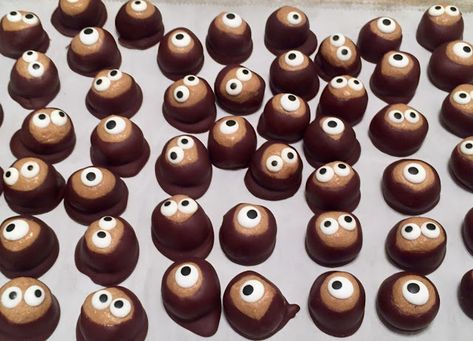 Halloween Buckeyes Recipe, Halloween Buckeye Balls, Halloween Buckeyes, Ohio Buckeye Tree, Holiday Treats Gifts, Buckeye Balls, Buckeye Tree, Buck Eyes, Halloween Food Dinner