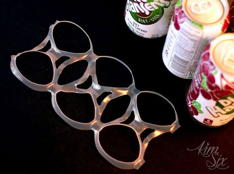 Soda Bottle Crafts, Christmas Tags Handmade, Plastic Rings Crafts, Ring Crochet, Contemporary Baskets, Upcycle Plastic, Crochet Christmas Wreath, Plastic Pop, Recycled Plastic Bags