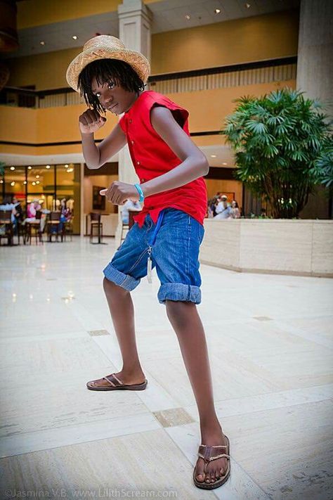 Nailed it! Luffy of One Piece Cosplay Black Anime Cosplay, One Piece Halloween Costume, Poc Cosplay, One Piece Halloween, Black Cosplayers, Luffy Cosplay, Black Cosplay, One Piece Cosplay, Awesome Cosplay