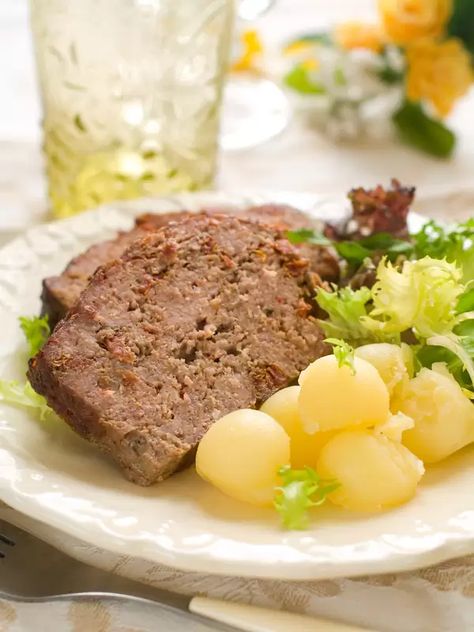 Flavorful Air Fryer Venison Meatloaf. Air Fryer Venison, Quaker Oats Meatloaf Recipe, Venison Meatloaf, Ground Venison, Slow Cooker Dinner Recipes, Good Meatloaf Recipe, Quaker Oats, Best Meatloaf, Holiday Dessert Recipes