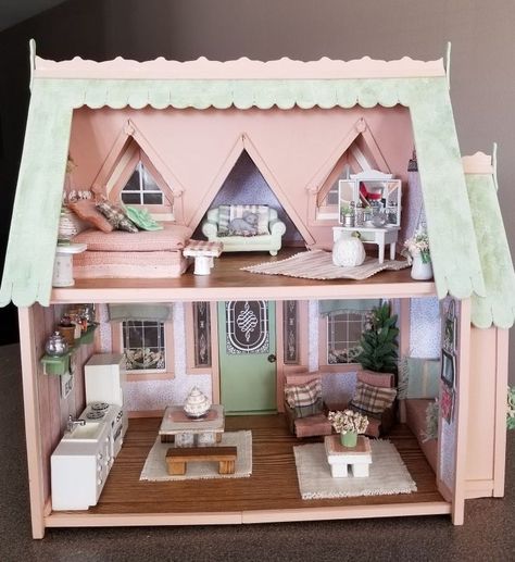 Sylvanian Family House, Calico Critters House Makeover, Sylvanian Dollhouse, Calico Critters House, Sylvanian Families Furniture, Sylvanian Families House, Cottage Dollhouse, Calico Critters Families, Barbie Drawing