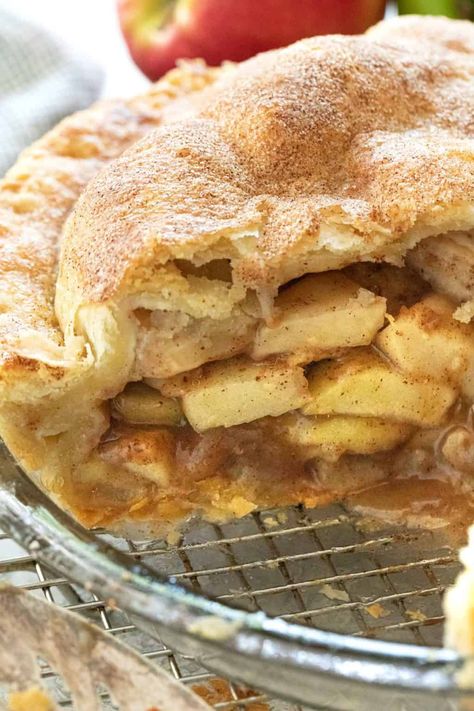 Salted Caramel Apple Pie Recipe, Apple Pie Lattice, Caramel Apple Pie Recipes, Classic Apple Pie Recipe, Gluten Free Apple Pie, Salted Caramel Apple Pie, Apple Pie Recipe Easy, Classic Apple Pie, Easy Apple Pie