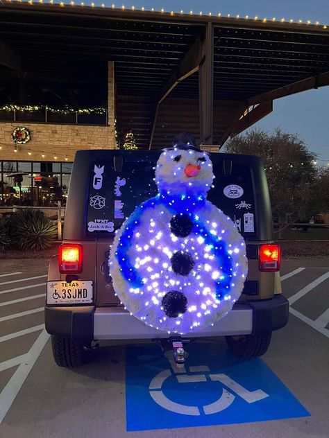 Jeep Decorated For Christmas, Christmas Jeep Tire, Decorating Jeep For Christmas, Jeep Tire Christmas Decorations, Thanksgiving Jeep Decorations, Jeep Tire Christmas Wreath, Christmas Jeep Wrangler, Jeep Decorations For Christmas, Jeep Christmas Parade Ideas