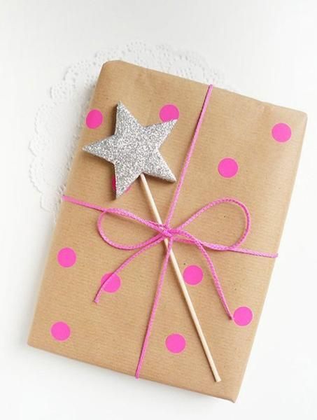 Cute Gift Wrapping Ideas, Creative Wrapping, Gift Wrapping Inspiration, Birthday Gift Wrapping, Gift Wrap Ideas, Gifts Wrapping, Creative Gift Wrapping, Gift Toppers, Diy Gift Wrapping