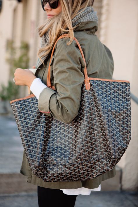 utility jacket & oversized tote Moynat Bag Totes, Goyard Purse, Goyard St Louis Pm, Bag Goyard, Goyard Tote Bag, Packing List Men, Goyard Tote, Brunch Fashion, Goyard Bag