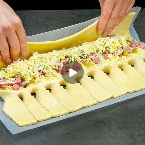 Puff Pastry Ingredients, Puff Pastry Snacks, Appetizing Tv, Sausage Ingredients, Puff Pastry Appetizers, Pastry Appetizer, Cheese Puff, Best Appetizer Recipes, Ham Cheese