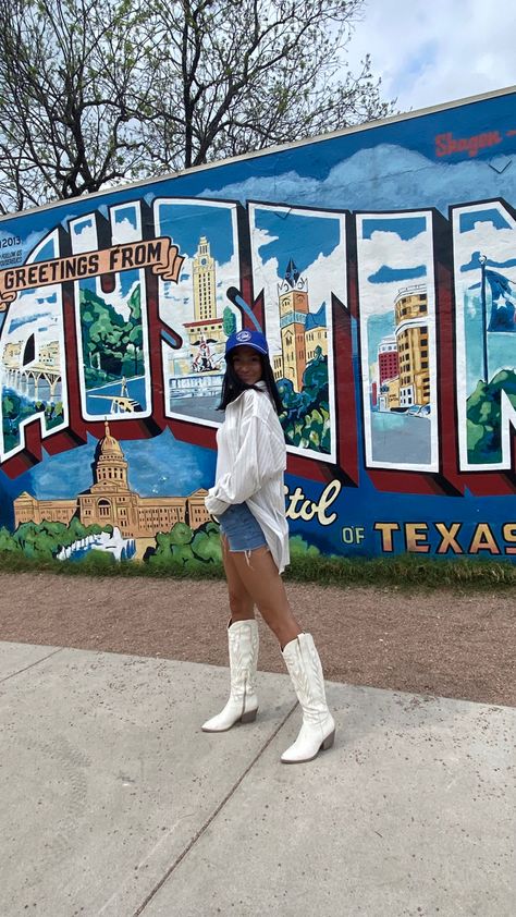 Austin Texas Mural. Cowboy boots Downtown Austin Outfits, Outfits To Wear In Dallas Texas, Cute Texas Outfits, Austin Texas Aesthetic Outfit, Austin Tx Outfits Spring, Dallas Outfits Spring, Outfits For Austin Texas, Austin Texas Outfits Spring, Austin Texas Photoshoot