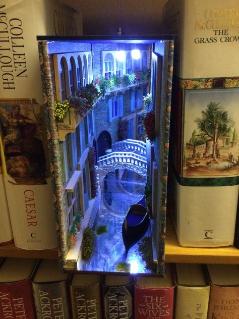 Book Insert Diorama, Mermaid Book Nook, Book Nooks Coraline, Miniature Diorama Scene, Mini Set Design, Velaris Book Nook, Disney Book Nook, Bookshelf Nook Insert, Book Nook Craft