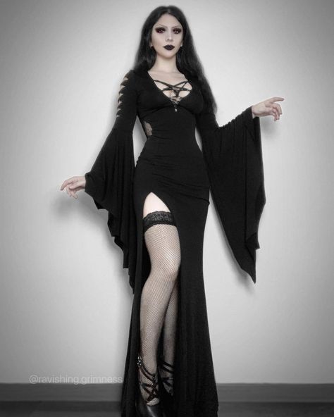 Vampire Queen Costume, Victorian Gothic Dress, Moon Sisters, Halloween Victorian, Stone Dress, Goth Fits, Goth Outfit Ideas, Victorian Vampire, Goth Outfit