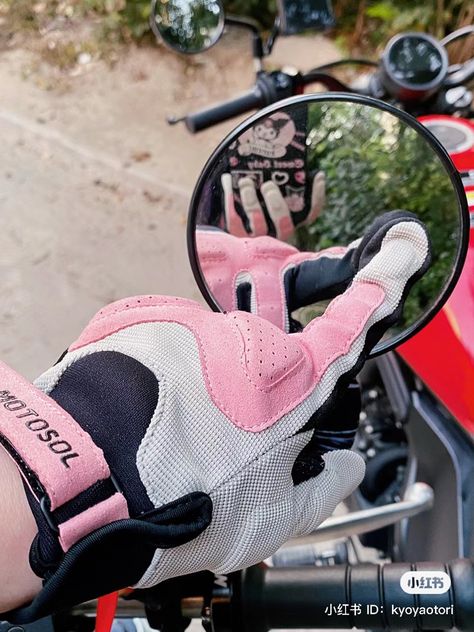 Motorcycle Pink Aesthetic, Girly Motorcycle Aesthetic, Pink Motorcycle Accessories, Pink Motorcycle Gear, Pink Motorcycle Aesthetic, Moto Rose, Motorbike Clothing, Pink Motorcycle, White Motorcycle