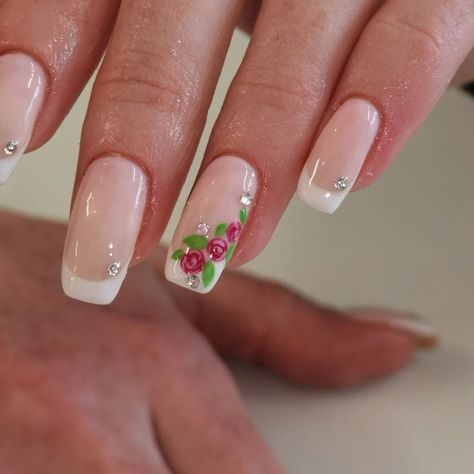 Simple Rose Nail Art, Rose French Nails, Roses Nail Art, Rose Nail Design, Gold French Tip, Hoco Nails, Fingernail Designs, Rose Nail Art, White French Tip