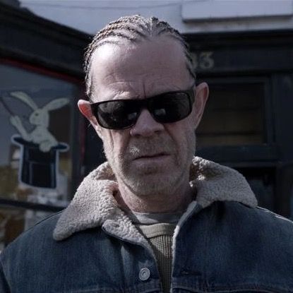 Frank Shameless, Shameless Memes, Frank Gallagher, Shameless Tv Show, Square Sunglasses Men, Mood Pics, Rayban Wayfarer, Square Sunglass, Mens Sunglasses