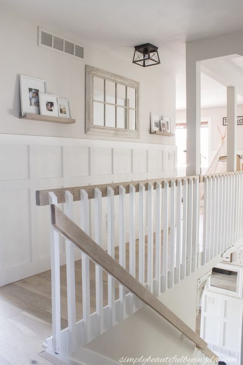 Stair Well Makeover, Oak Staircase Makeover, Staircase Banister Ideas, Banister Makeover, White Banister, Railing Makeover, Wood Banister, Staircase Banister, Stair Railing Makeover