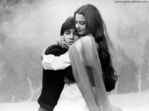 Amitabh Bachchan & Rekha from Silsila - 1981 Rekha Actress, Bollywood Pictures, Bollywood Photos, Bollywood Couples, Bollywood Gossip, Vintage Bollywood, Amitabh Bachchan, Bollywood Actors, Bollywood Movies