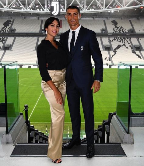 Cristiano with Georgiana Rodriguez Cristiano Ronaldo Girlfriend, Ronaldo Wife, Ronaldo Girlfriend, Cristiano Jr, Ronaldo Photos, Cr7 Jr, Ronaldo Cr7, Cristiano Ronaldo 7, Cristiano Ronaldo Cr7