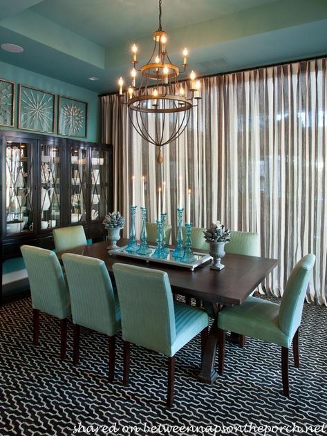 HGTV Smart House 2013 Dining Room: Check out the centerpiece. Gallery Apartment, Turquoise Dining Room, Aqua Living Room, Smart Home Ideas, Brown Dining Room, Blue Chairs, Eclectic Dining Room, Coastal Dining Room, Eclectic Dining