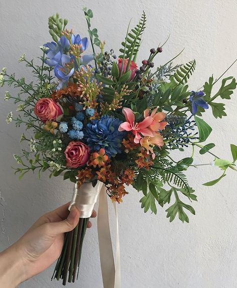 Wild Flower Prom Bouquet, Bouket Flowers Wedding Ideas, Wild Flower Wedding Arrangements, Flower Bouquet Wildflowers, Cool Flower Bouquet, August Wildflower Bouquet, Trendy Flower Bouquets, June Floral Arrangements, Homecoming Flower Bouquet