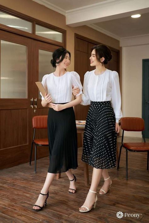 Office Modest Outfits Women, Modest Corporate Fashion, Outfit Gereja, Summer Office Attire Women, Work Outfits Office, Summer Office Attire, Office Wear Women Work Outfits, Office Wear Outfit, Business Casual Looks