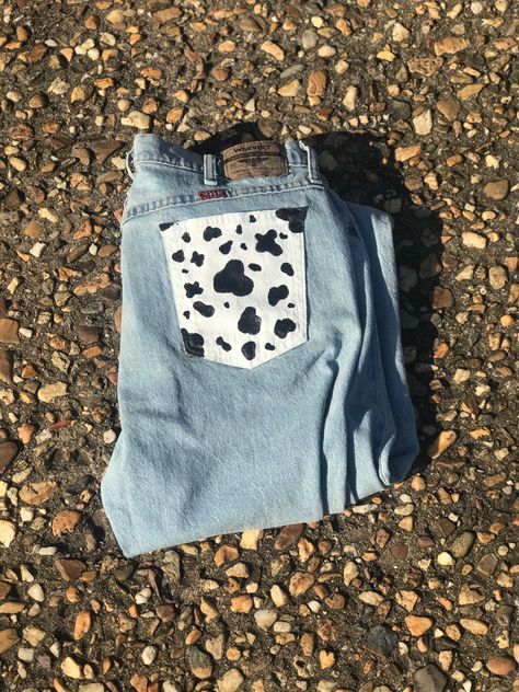 cow print Western Painted Jeans, Cow Pants, Embroidery Pants, Painted Denim Jacket, Clothing Diy, Parking Spot, Cow Painting, Painted Jeans, Painted Denim