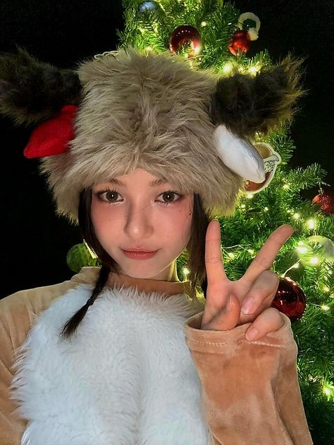 Dani 🐶 🤎 Nwjns Danielle, Danielle Selca, Newjeans Selca, Danielle Newjeans, Newjeans Danielle, New Jeans Style, Christmas Icons, K Idols, New Hair