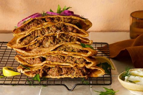 Arayes Arayes Pita, Arayes Recipe, Pita Recipe, French Sandwich, Best Ground Beef Recipes, Beef Pot Pies, Easy Chili, Dinner With Ground Beef, Delicious Treats