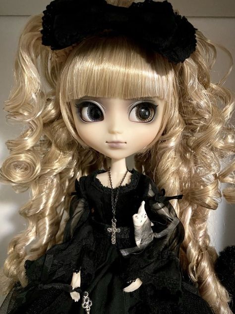 Discover more posts about doll collector, my dolls, blythe, dollblr, doll, fashion doll, and pullip. Scene Blythe Doll, Pullip Dolls Aesthetic, Pulip Doll, Pullip Custom, Dolls Porcelain, Christmas Princess, Doll Aesthetic, Pullip Dolls, Dolls Vintage