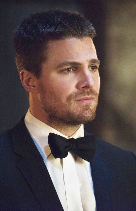 Arrow 4x20 - Oliver Queen (Stephen Amell) HQ Oliver Queen Haircut, Arrow Serie, Steven Amell, Stephan Amell, Arrow Oliver Queen, Arrow Series, Oliver Queen Arrow, Arrow Tv Series, Arrow Cw