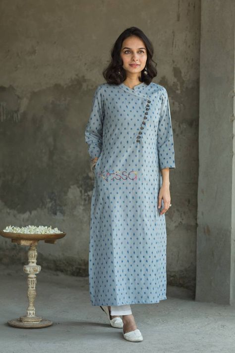 This subtle color combination goes smooth on the eyes. This kurta comes with one side pockets. Ikat Kurti Designs, Ikkat Kurta Designs, Kurta Women, Indian Kurti Designs, Kurti Sleeves Design, Kurta Patterns, Designer Kurti Patterns, Simple Kurti Designs, Neck Designs For Suits