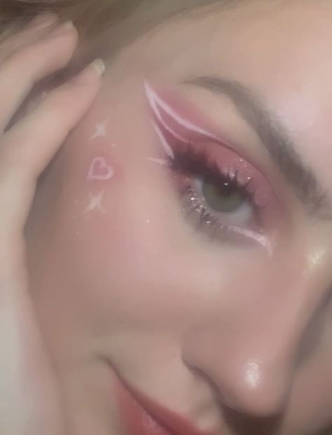 Pink glittery eye look Pink Stars Makeup, Pink Eyeshadow Looks White Eyeliner, White Eyeliner Sparkles, Aesthetic Prom Makeup Looks, Pink Makeup Looks Hearts, Pink Makeup White Eyeliner, Heart Pink Makeup, Pink White Eyeshadow, Pink Eyelashes Makeup