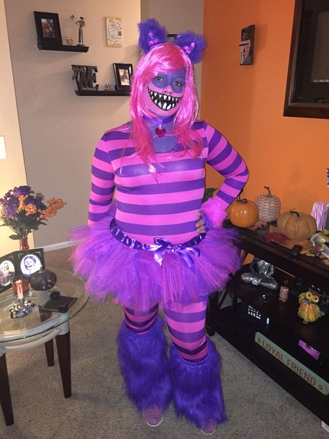 Scary Cheshire Cat, Diy Cheshire Cat Costume, Cheshire Cat Costume, Cat Alice In Wonderland, Clown Suit, Alice In Wonderland Costume, Wonderland Costumes, Cat Costume, Fantasias Halloween