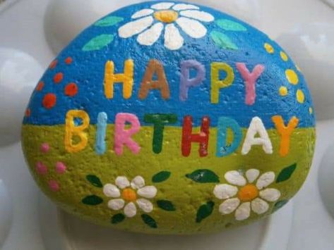 Happy Birthday Painting, Stone Paint, Birthday Painting, Birthday Stone, Painting Birthday, Painted Rocks Kids, Rock Painting Ideas Easy, Rock Painting Patterns, Painted Stone