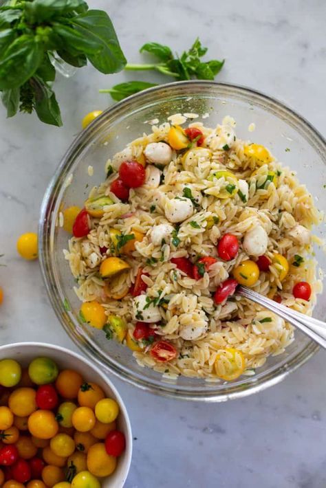 Orzo Mozzarella, Mozzarella Tomato Salad, Caprese Orzo, Orzo Recipes Side, Meal Prep For A Week, Mozzarella Tomato, Orzo Salad Recipes, Asian Side Dishes, Best Salads