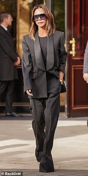 Victoria Beckham changes into black suit ahead of Paris show Victoria Beckham Suit, Beckham Suit, Harper Beckham, Khaki Coat, Stylish Blazer, Power Suit, New Girlfriend, Eva Longoria, Black Suit