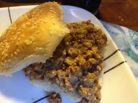 Cheeseburger Joes - Homemakersdaily Cheeseburger Joes, Farmers Casserole, Cafeteria Food, Condensed Tomato Soup, Canned Tomato Soup, Sloppy Joes Recipe, Healthy Sandwiches, Sloppy Joe, Burger Buns