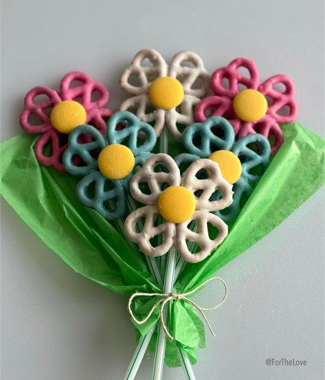 Pretzel Bouquet, Pretzel Flowers, Mother's Day Bouquet, Mother's Day Activities, Covered Pretzels, Fun Foods, Chocolate Covered Pretzels, Chocolate Bouquet, Love Chocolate